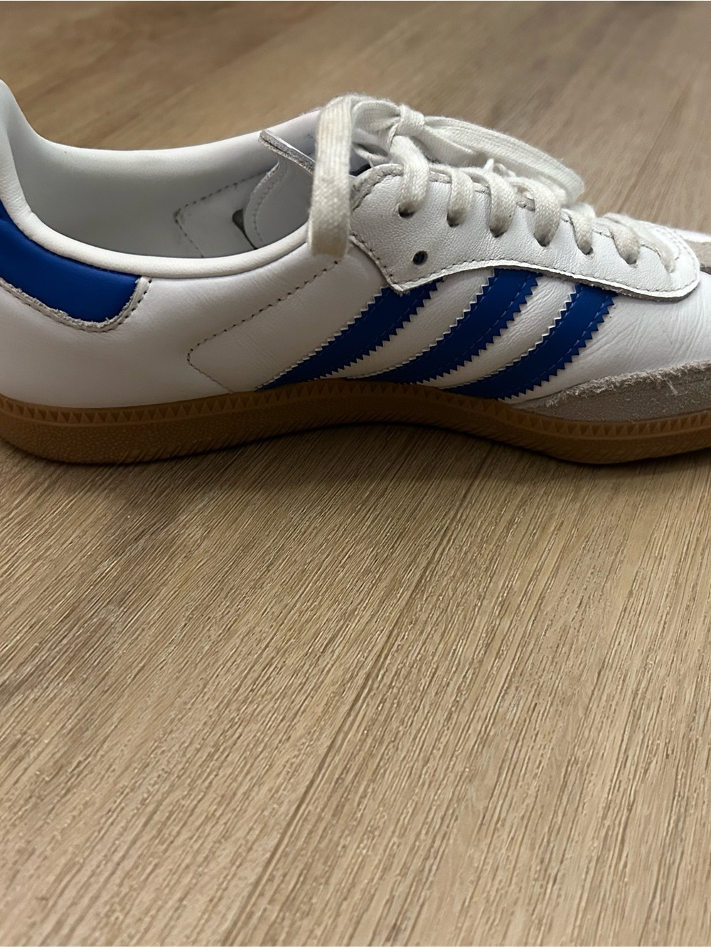 White and Blue Youth Retro Trainer Sneakers. Size 6 - Picture 4 of 5